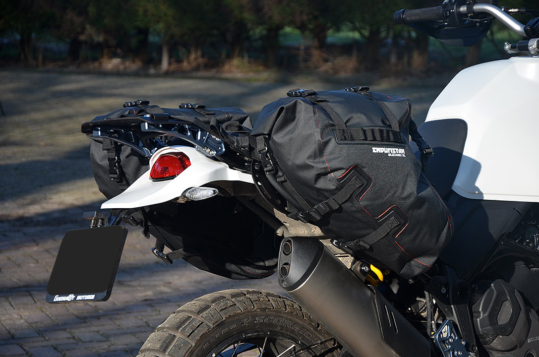 Ducati DesertX Top luggage rack and Givi top case - Perunmoto